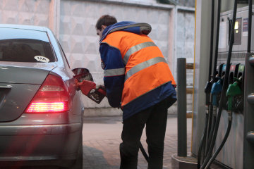 В декабре цены на бензин будут зависеть от ряда факторов. Фото: Александр Яремчук