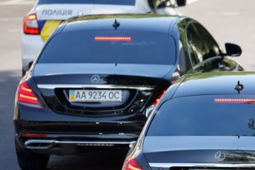 Из-за кортежа перекрыли движение