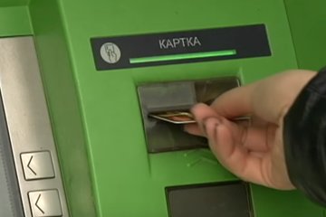 Хакер снимал деньги с чужих банковских карт, фото: скриншот с YouTube