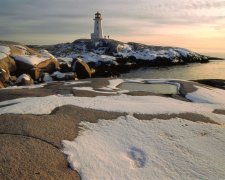 В Крыму неожиданно выпал снег! Хотя, пляжи и так были пустыми… Фото