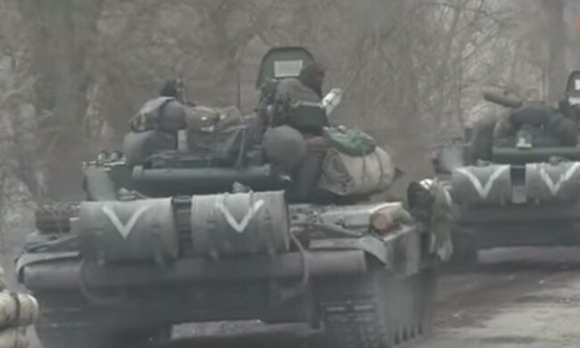 Солдати рф на танку. Фото: скріншот YouTube-відео