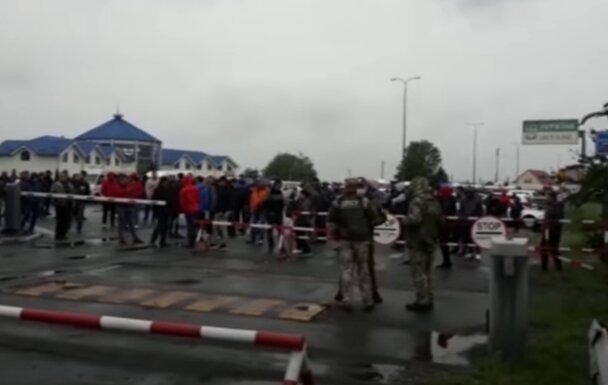 Таможенный контроль. Фото: скриншот YouTube