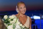 Да у нее же колени в другу сторону вывернуты: Волочкова напугала сеть корявым танцем