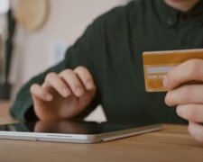 Перекази на карту: ніколи не пишіть такі призначення платежів - гроші заблокують