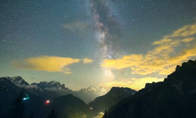 Зоряне небо. Фото: YouTube, скрін