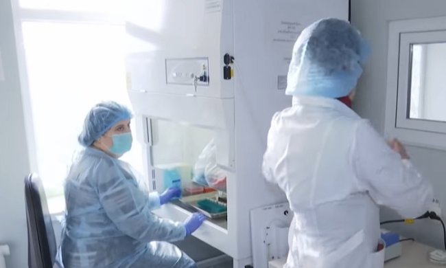 Заразившаяся коронавирусом пенсионерка контактировала с киевлянами. Фото: скриншот YouTube