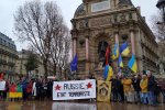 В Париже  украинцев забросали яйцами, фото: Зрада чи Перемога