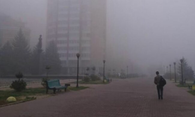 Киев окутало белой дымкой, вокруг ничего не видно: стало известно, что происходит с воздухом в столице