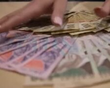 Украинцам напомнили о налогах. Фото: скриншот Youtube-видео