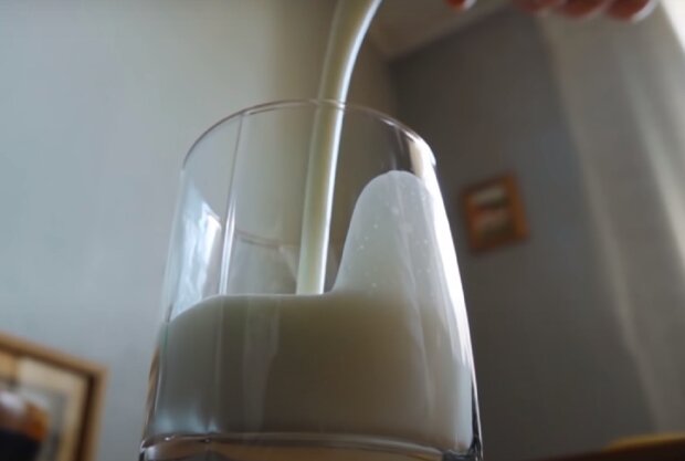 Молоко. Фото: YouTube, скрін