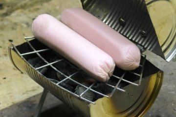 Как сделать миниатюрное барбекю в консервной баночке. Фото