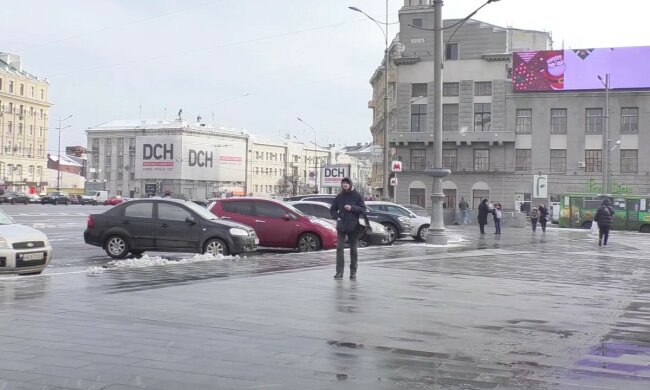 Мокрий сніг і дощ. Фото: скріншот YouTube-відео