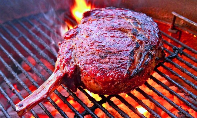 Мясо на гриле, фото: Пикабу