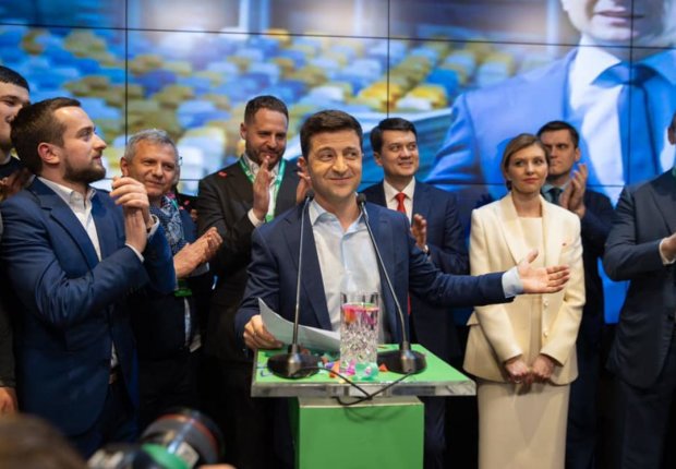 Новый "референдум" Зеленского: каждый может убрать из его партии ненужные лица. Достаточно телефона
