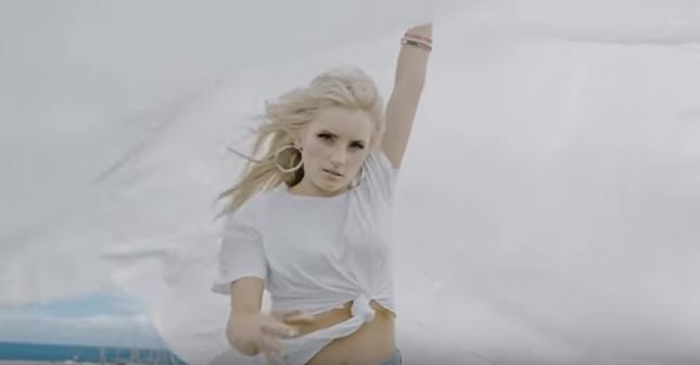 Певица Ирина Федишин. Фото: скриншот YouTube.