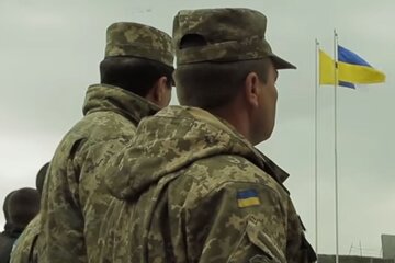 Військовослужбовці. Фото: скріншот YouTube-відео