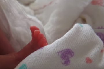 Новорожденный, фото: Скриншот YouTube