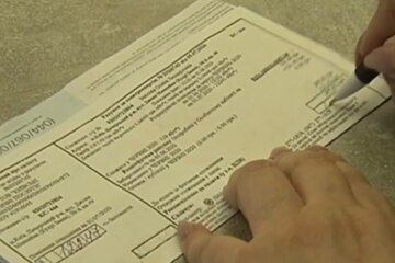 Платіжки за комуналку. Фото: скріншот YouTube