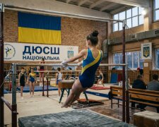 гімнастика дитина перекладина спорт