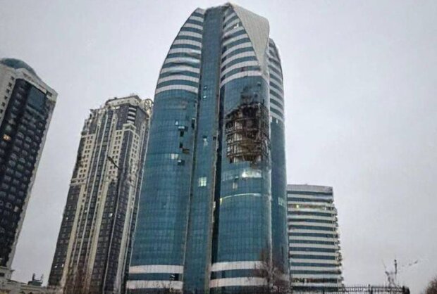 Дрони рознесли низку НПЗ і влаштували вибухи у Чечні - відео