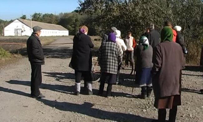 Селяни. Фото: скріншот YouTube-відео