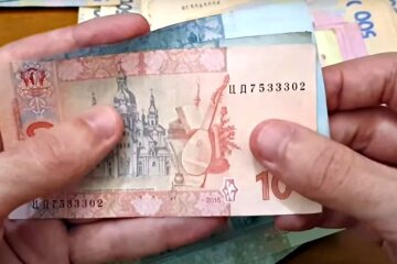 Гривны. Фото: скриншот Youtube-видео