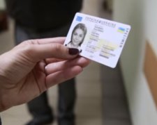 ID-паспорт гражданина Украины, фото: Скриншот YouTube