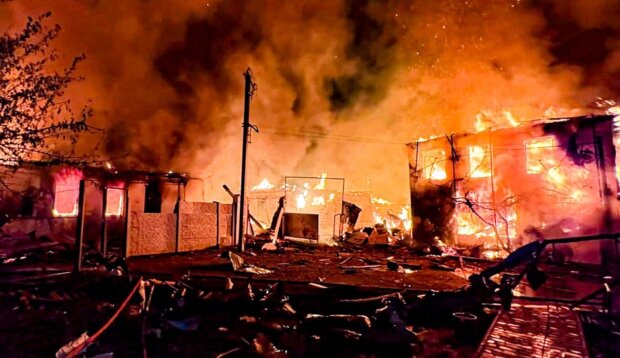 Пожежі та руйнування у Балаклії після нічної атаки російських безпілотників