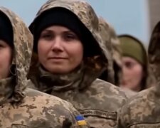 Женщины-военнослужащие. Фото: скриншот YouTube-видео