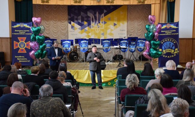 Більше ніж просто уроки: у Києві вшанували жінок, які тримають на своїх плечах майбутнє країни