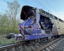 На Львівщині сталася жахлива аварія, через ДТП з рейок зійшов потяг. Фото: Telegram