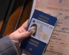 Украинские паспорта - недействительны в ДНР. Фото: скриншот YouTube