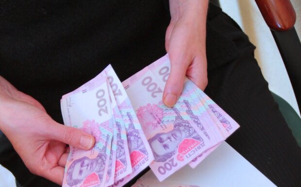 Украинцам рассказали, сколько стоит год стажа и как сэкономить на покупке до 5 тысяч долларов
