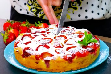 Пирог с клубникой. Фото: YouTube