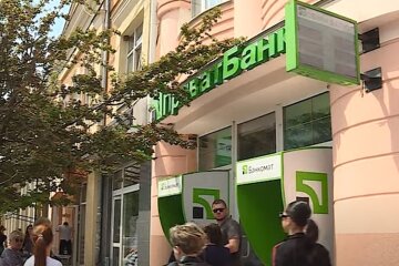 Отделение ПриватБанка. Фото: скриншот YouTube-видео