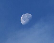 Луна. Фото: facebook.com
