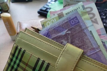 Гроші. Фото: скріншот YouTube