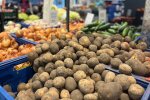 Картопля на полицях супермаркету з цінниками