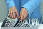 Трудовые книжки. Фото: скриншот YouTube-видео