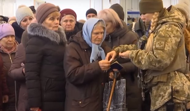 Донецк опустел, а молодежь уехала, фото: скриншот с видео Факты