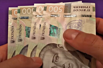 Гривні. Фото: скріншот YouTube-відео