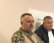 Депутат Сергей Батрин и военный. Фльл: скрин видео Батальон "Монако"