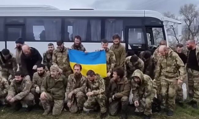 Освобожденные из плена украинцы. Фото: скриншот YouTube-видео