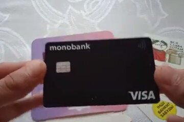 Карта Monobank. Фото: скриншот YouTube-видео