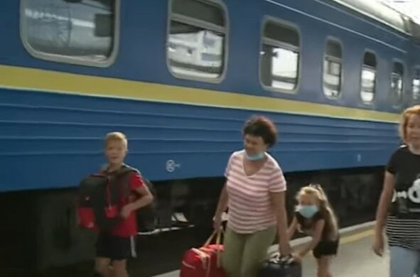 Путешествуя "Укрзализныцей". Фото: скриншот Youtube