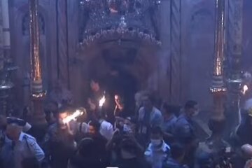 О 13:55 в Єрусалимі зійшов Благодатний вогонь