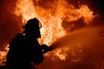 Под Киевом горит предприятие на 15000 квадратных метров: спасатели не справляются Фото