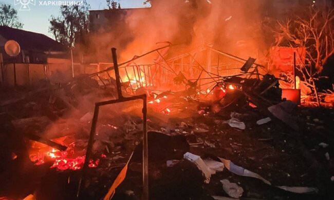 Наслідки ворожого удару по Чугуєву на Харківщині, фото ДСНС