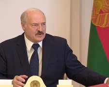 В деревне ОРВИ нет, считает Лукашенко. Фото: скрин youtube