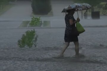 Злива. Фото: скріншот YouTube-відео